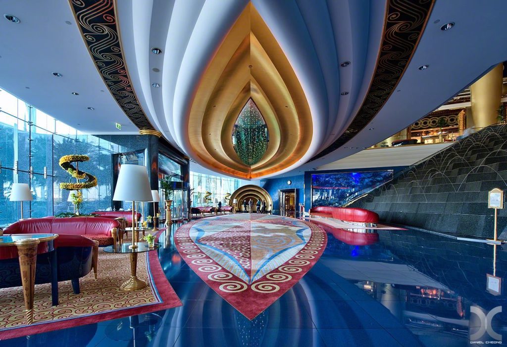 Экскурсия внутри Бурдж-эль-Араб (Burj Al Arab) в 2024 году.