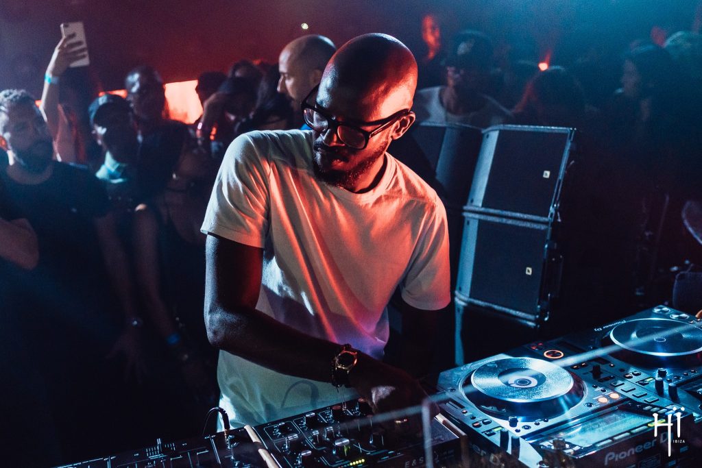 DJ BLACK COFFEE в Azul Beach Bahrain в Дубае 17 декабря 2024 года.