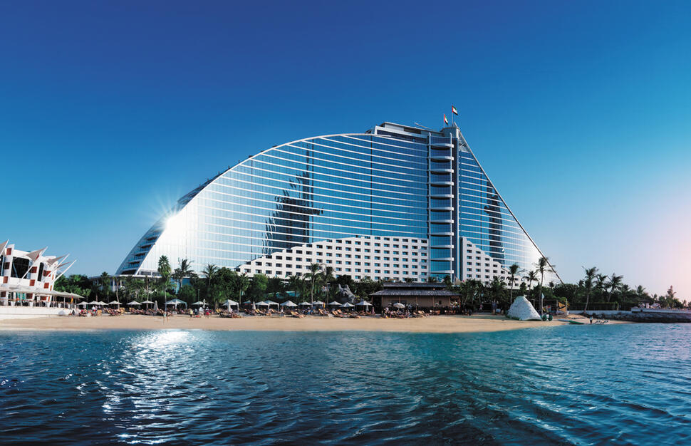 Jumeirah Beach Hotel - Элегантность и Роскошь на Берегу Моря